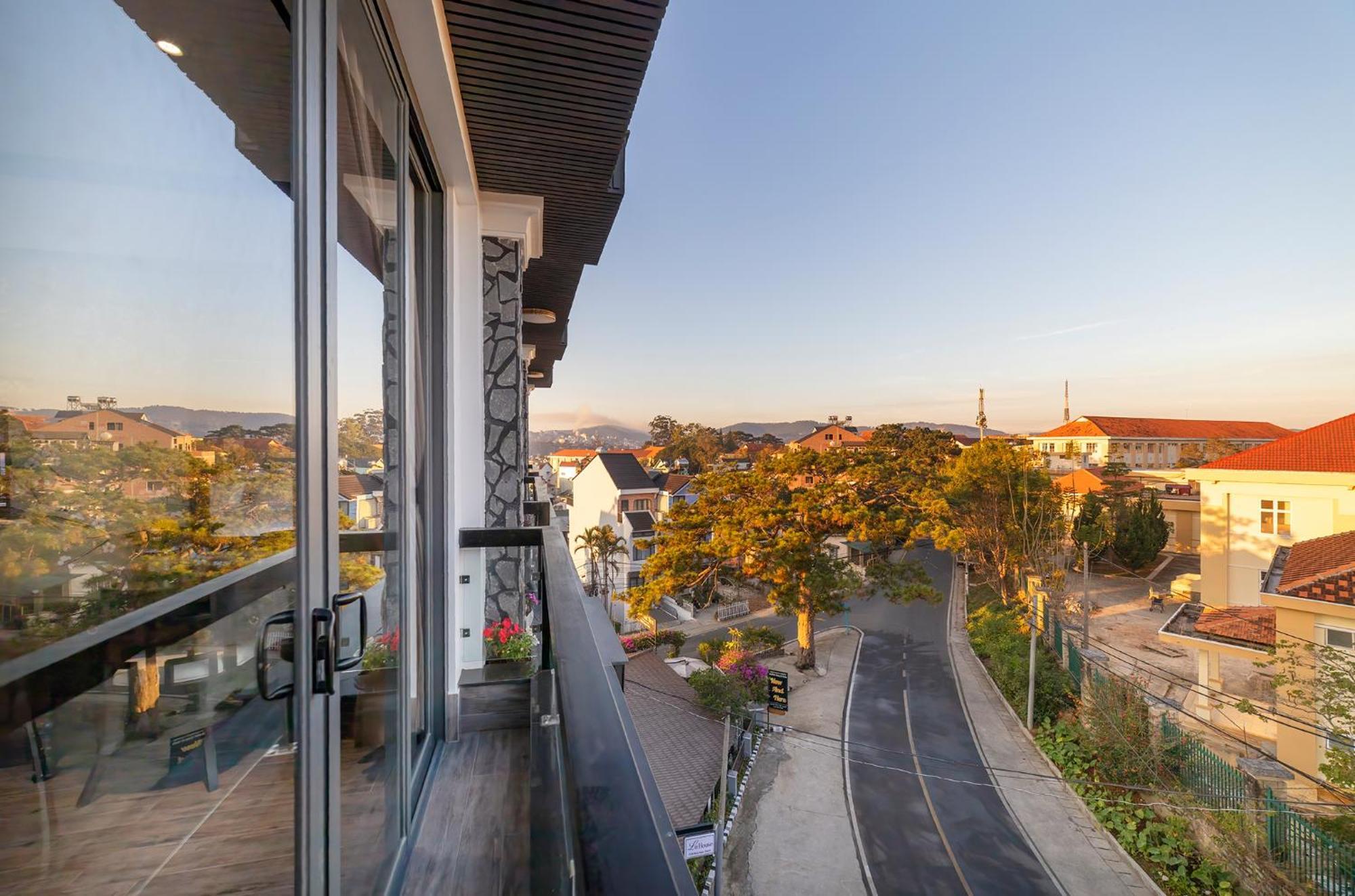 Отель Le House Dalat Экстерьер фото