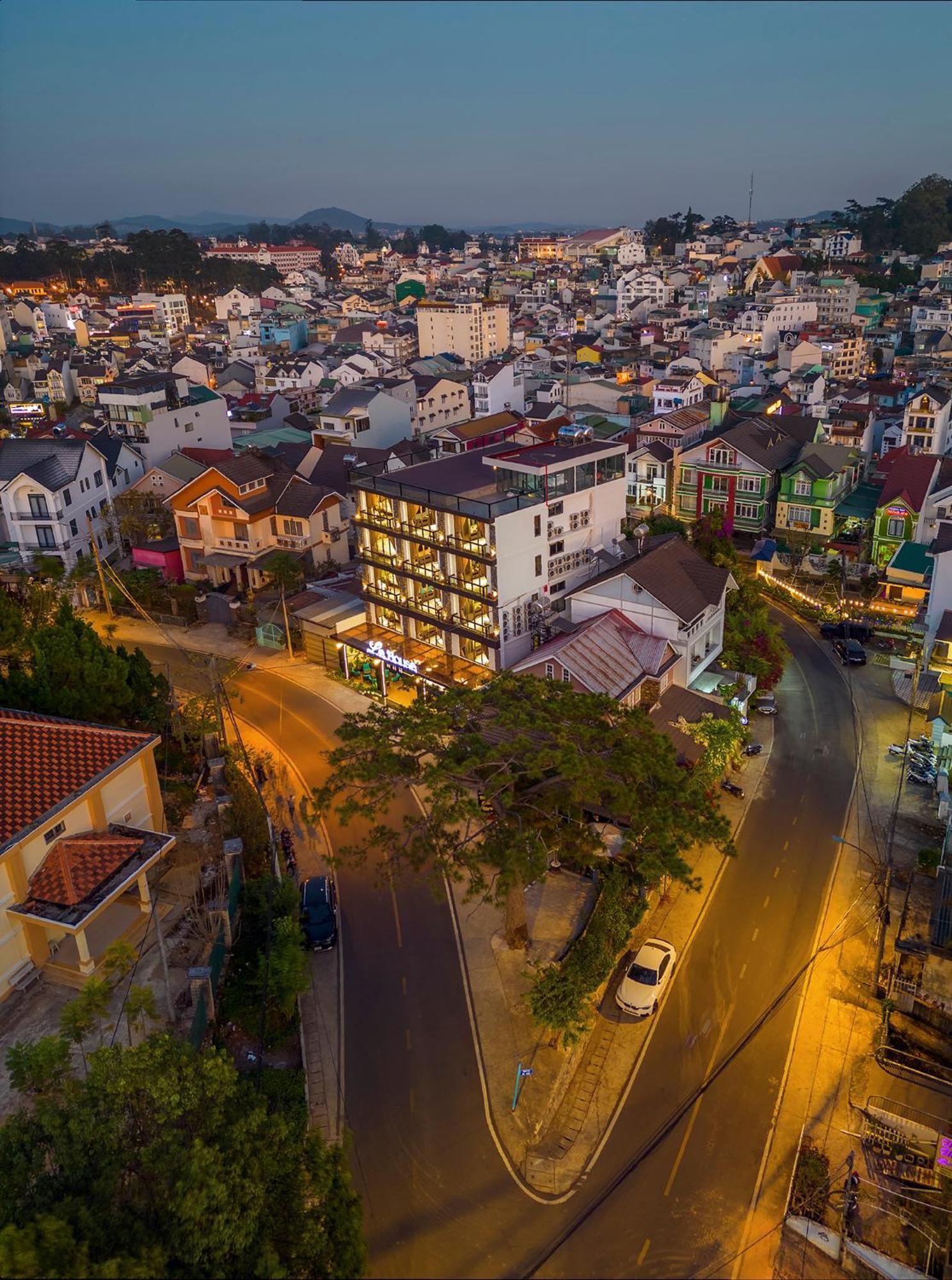 Отель Le House Dalat Экстерьер фото